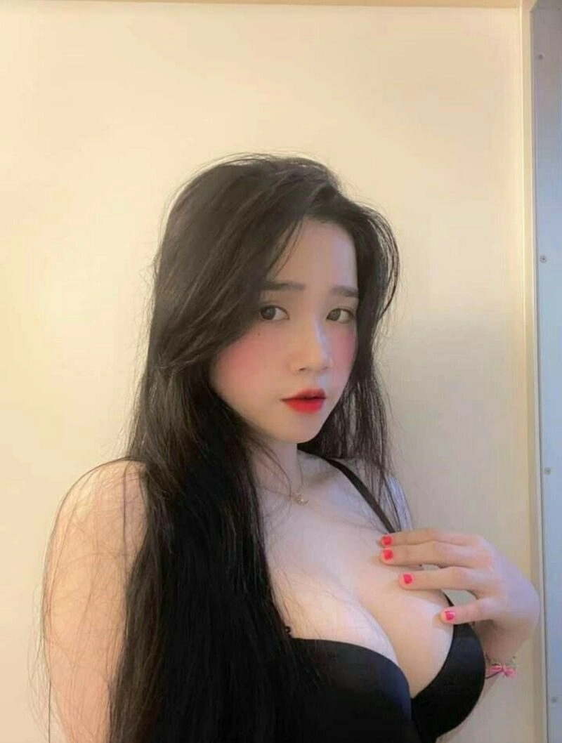 ảnh gái vú to