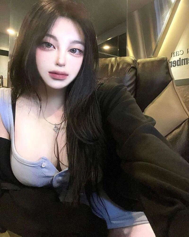 ảnh gái vú to