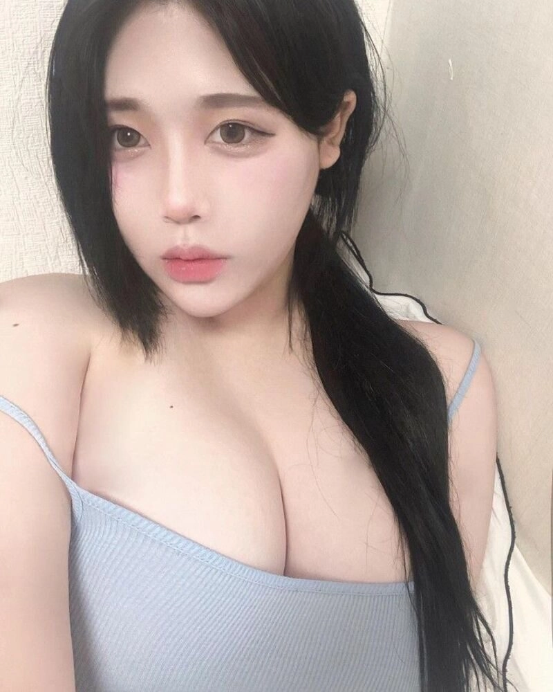ảnh gái xinh vú to mặc bikini
