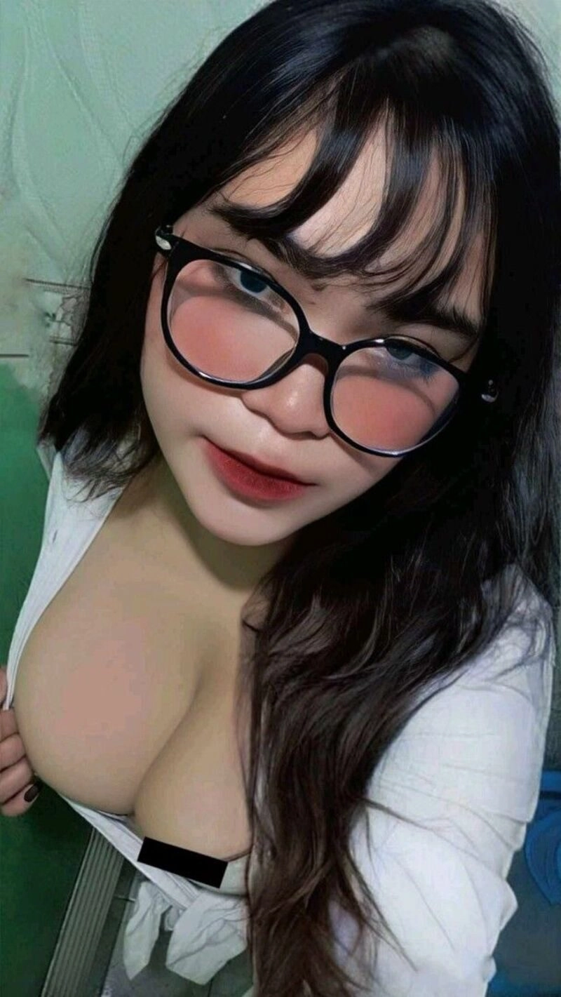 ảnh gái vú bự