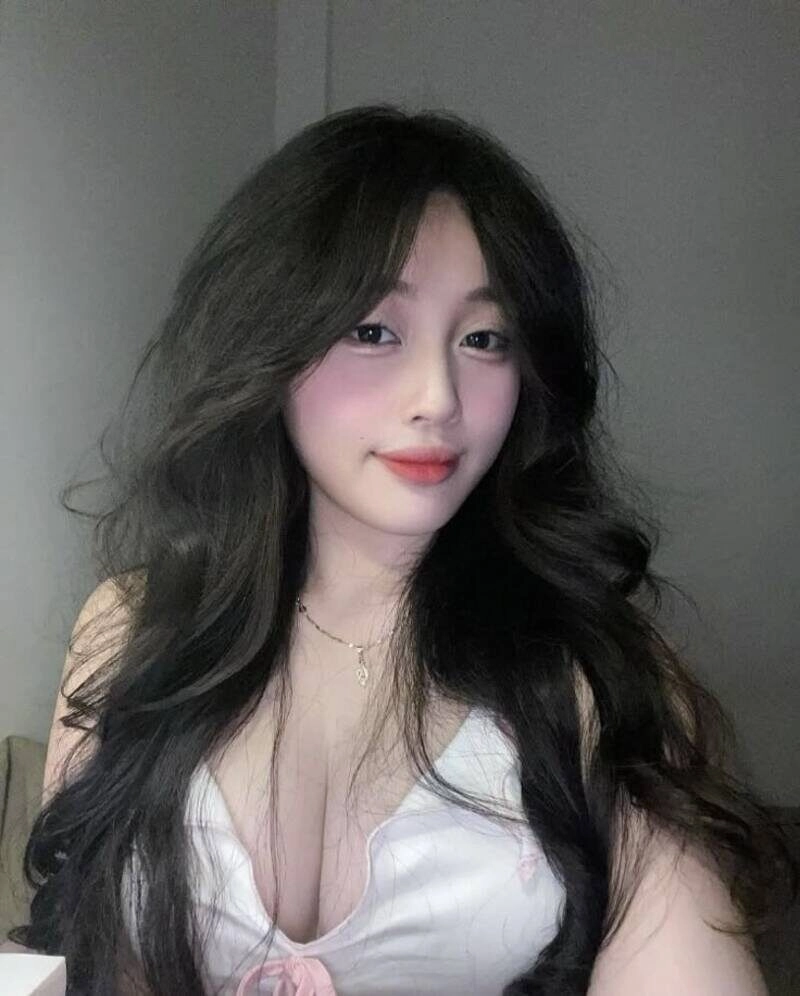 ảnh gái vú to