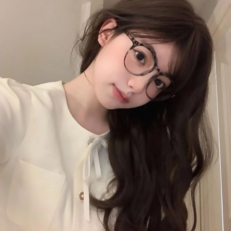 ảnh gái xinh đeo kính 2k7
