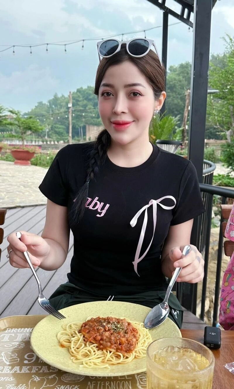 ảnh linh barbie và mr virgo