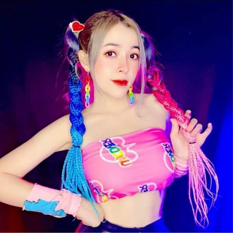 hình ảnh linh barbie mặc bikini