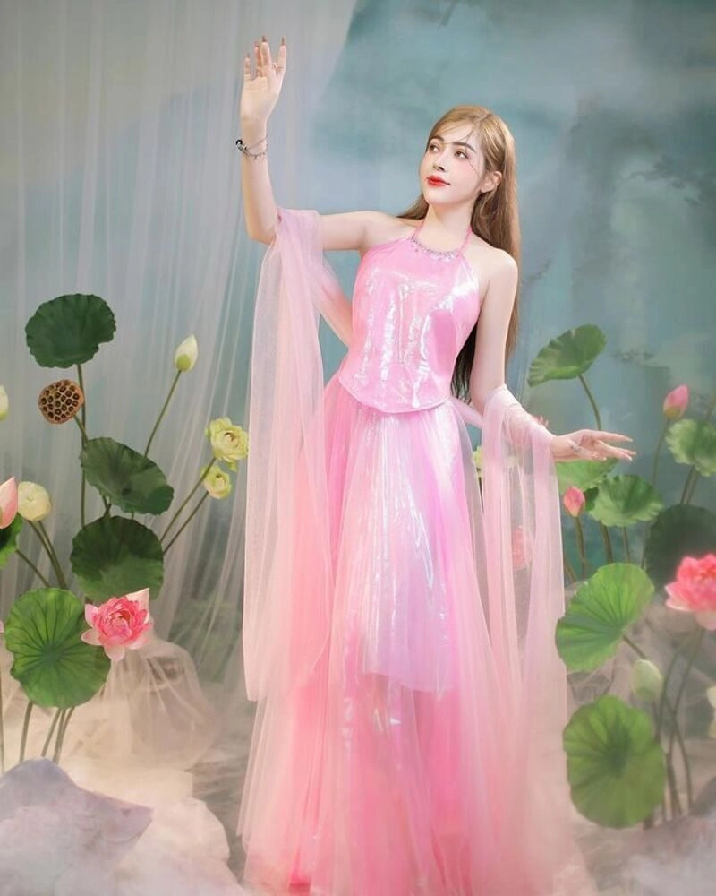 ảnh chị linh barbie