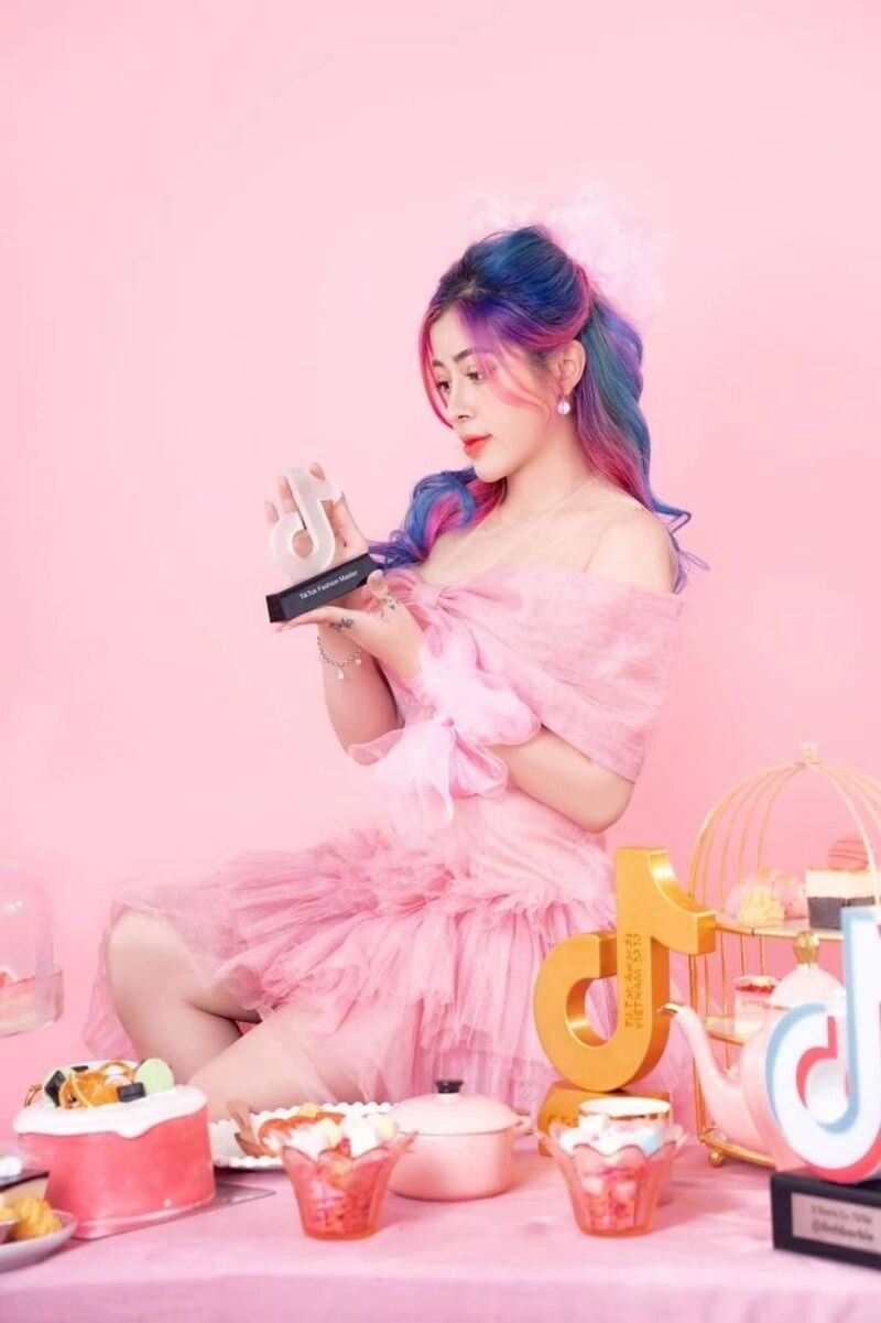 ảnh chị linh barbie