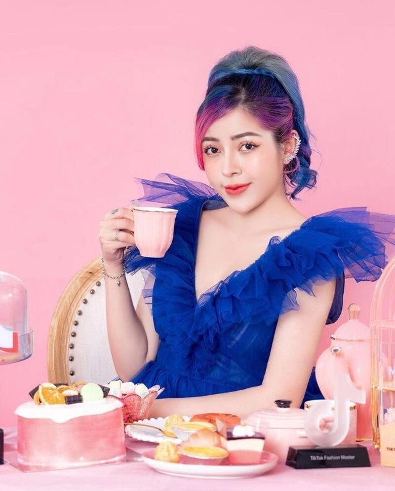 ảnh chị linh barbie