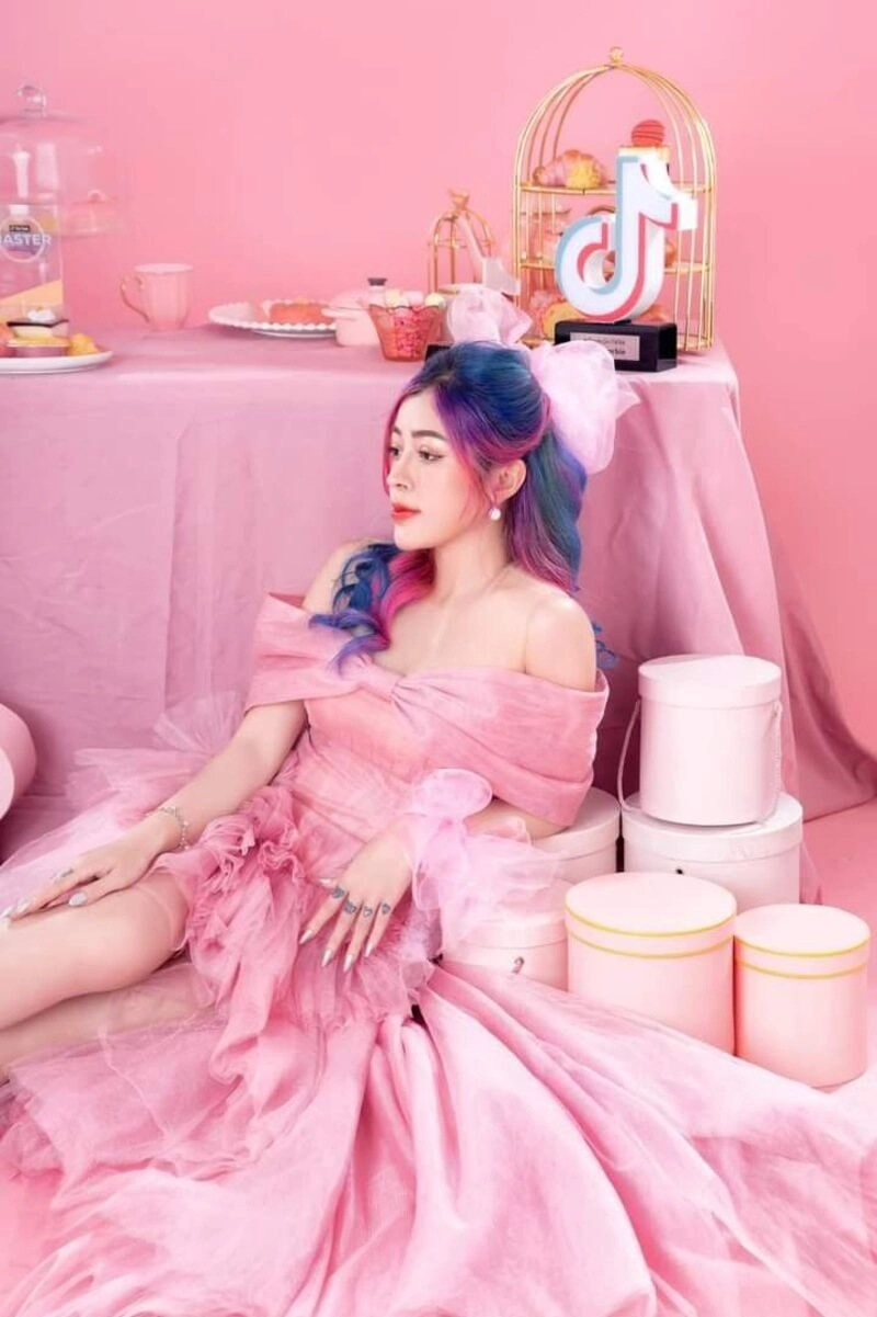 ảnh chị linh barbie