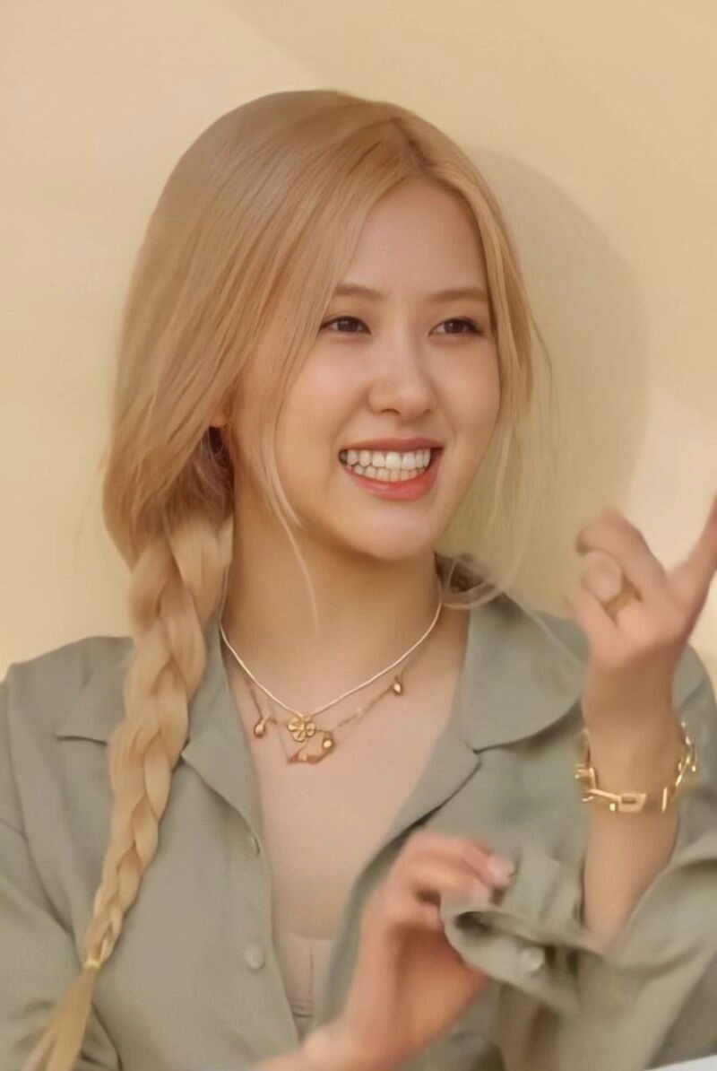 ảnh rose cười