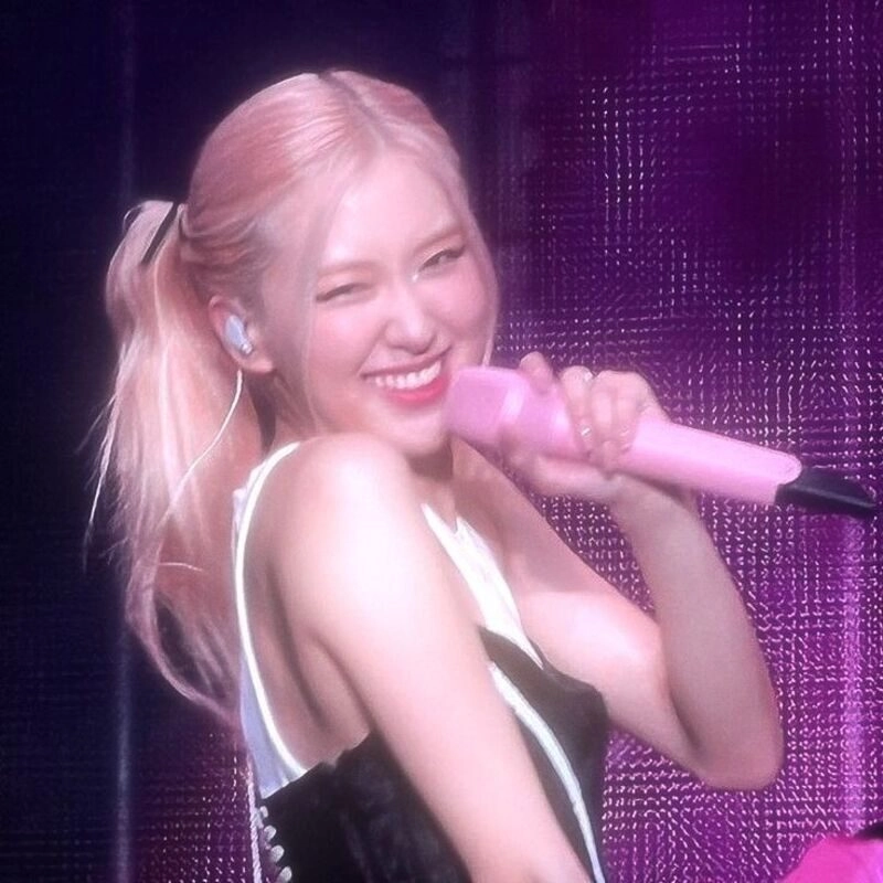 ảnh rose cười