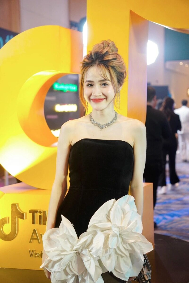 ảnh Tường Vy (vê vê)