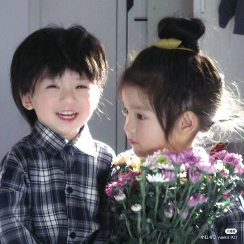 avt đôi em bé cute