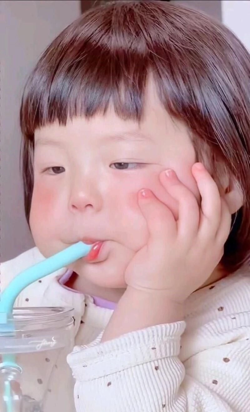 avatar ảnh em bé cute đáng yêu