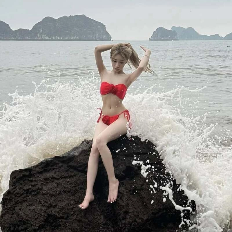 hoàng anh bikini