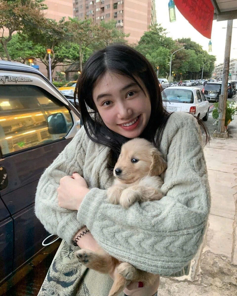Hình ảnh nữ sinh 2k9 cute cùng thú cưng