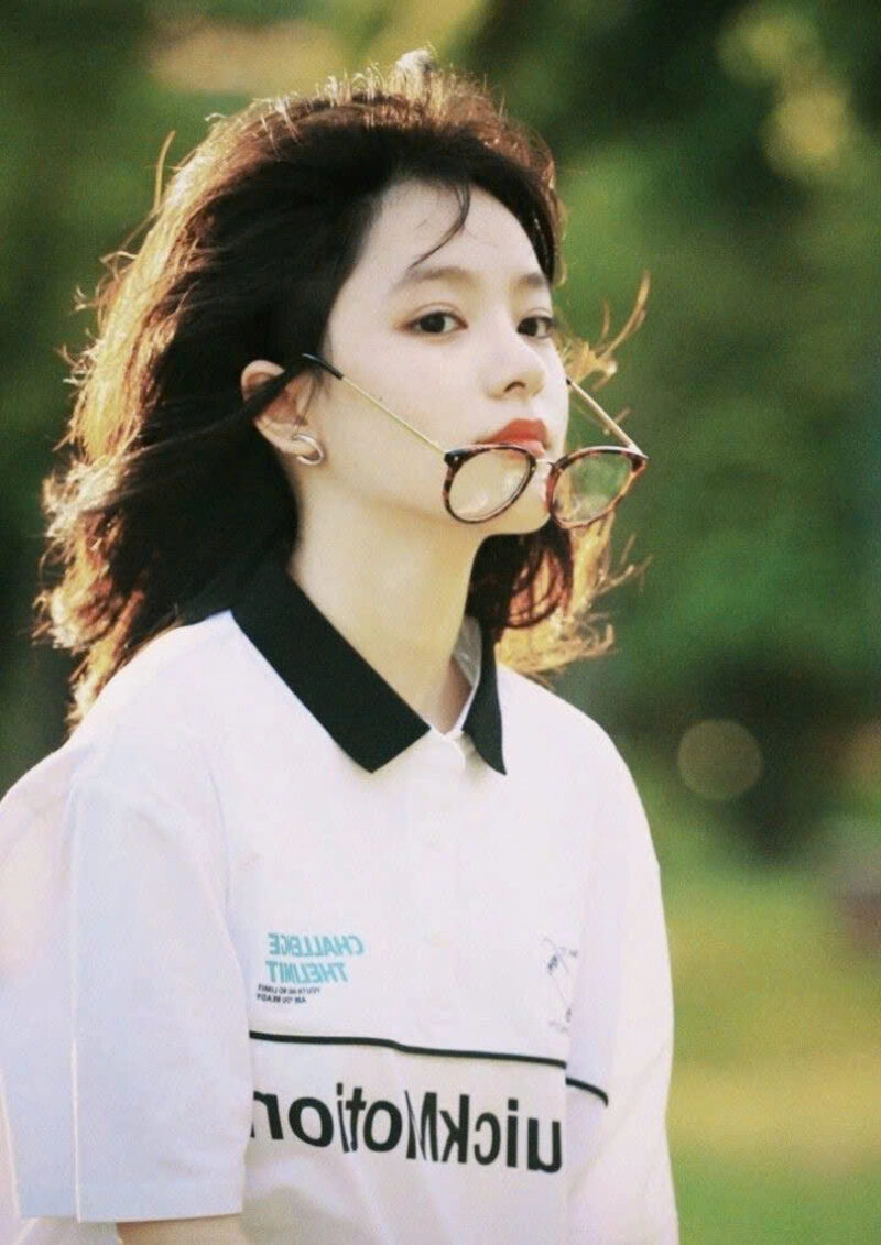 Hình ảnh nữ sinh 2k9 cute đeo kính