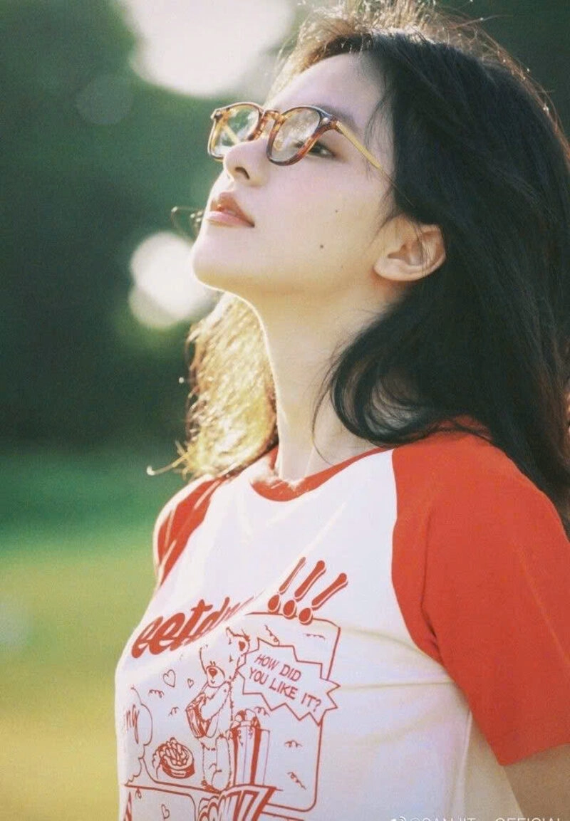 Hình ảnh nữ sinh 2k9 cute và ngọt ngào đeo kính