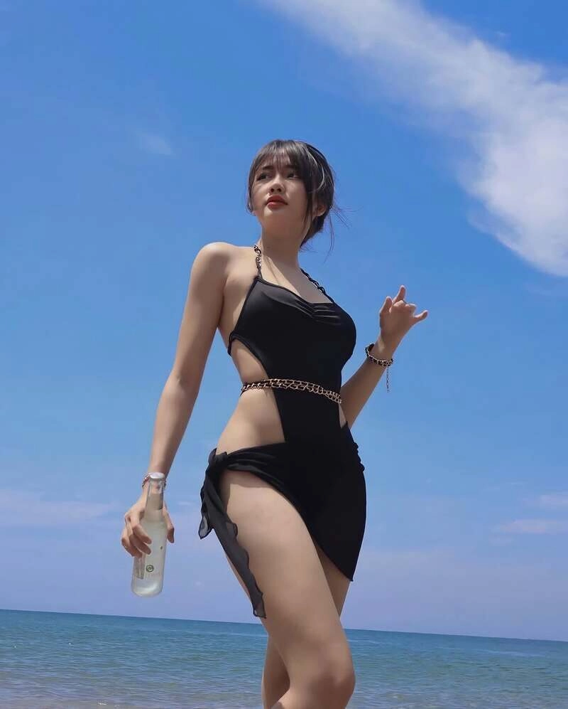 vũ thị khánh huyền bikini
