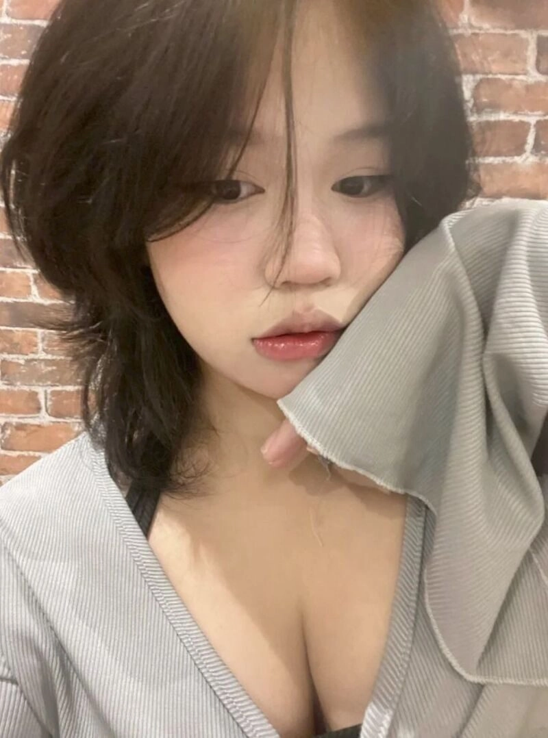 gái mới lớn khoe vú