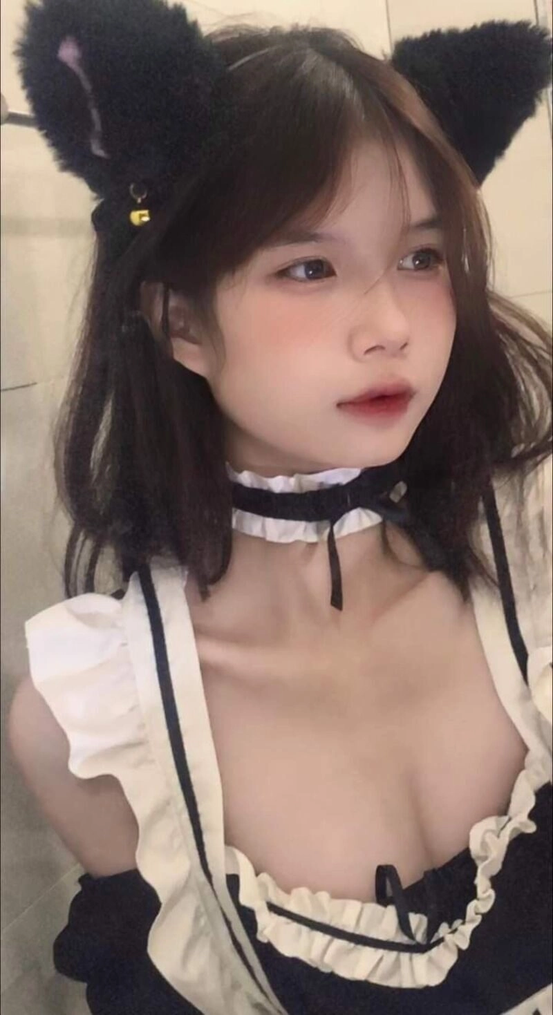 gái mới lớn khoe vú