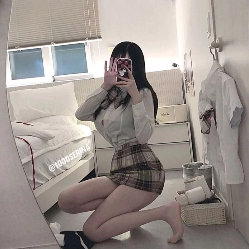gái mới lớn khoe vú