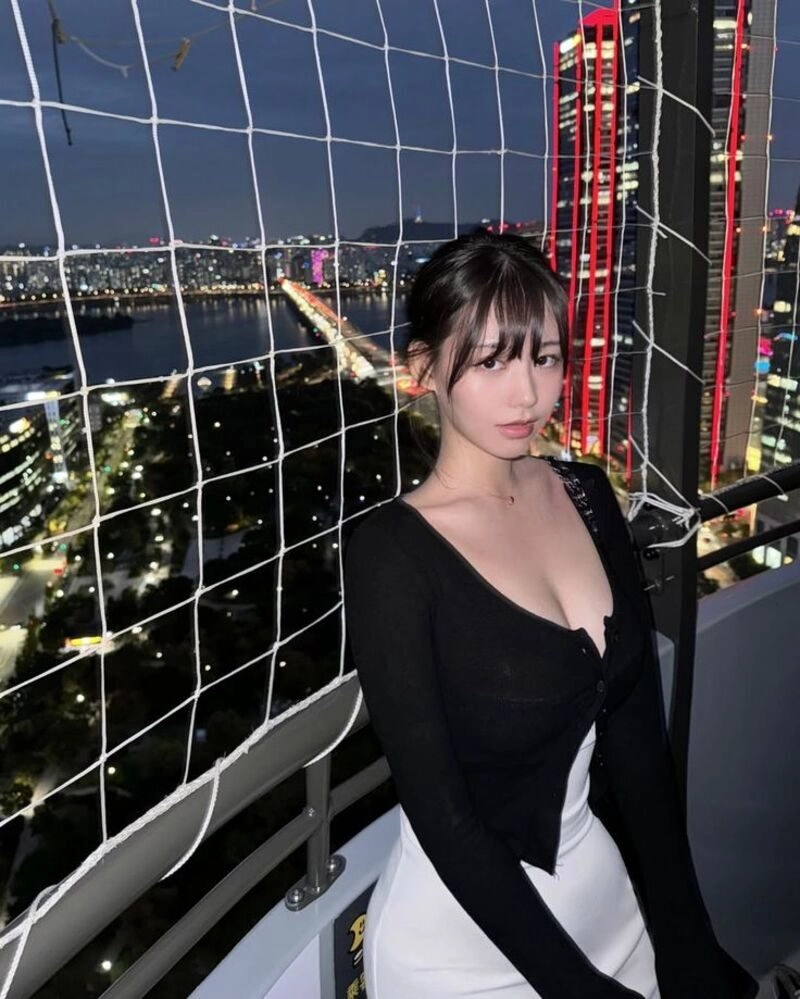 gái mới lớn khoe vú