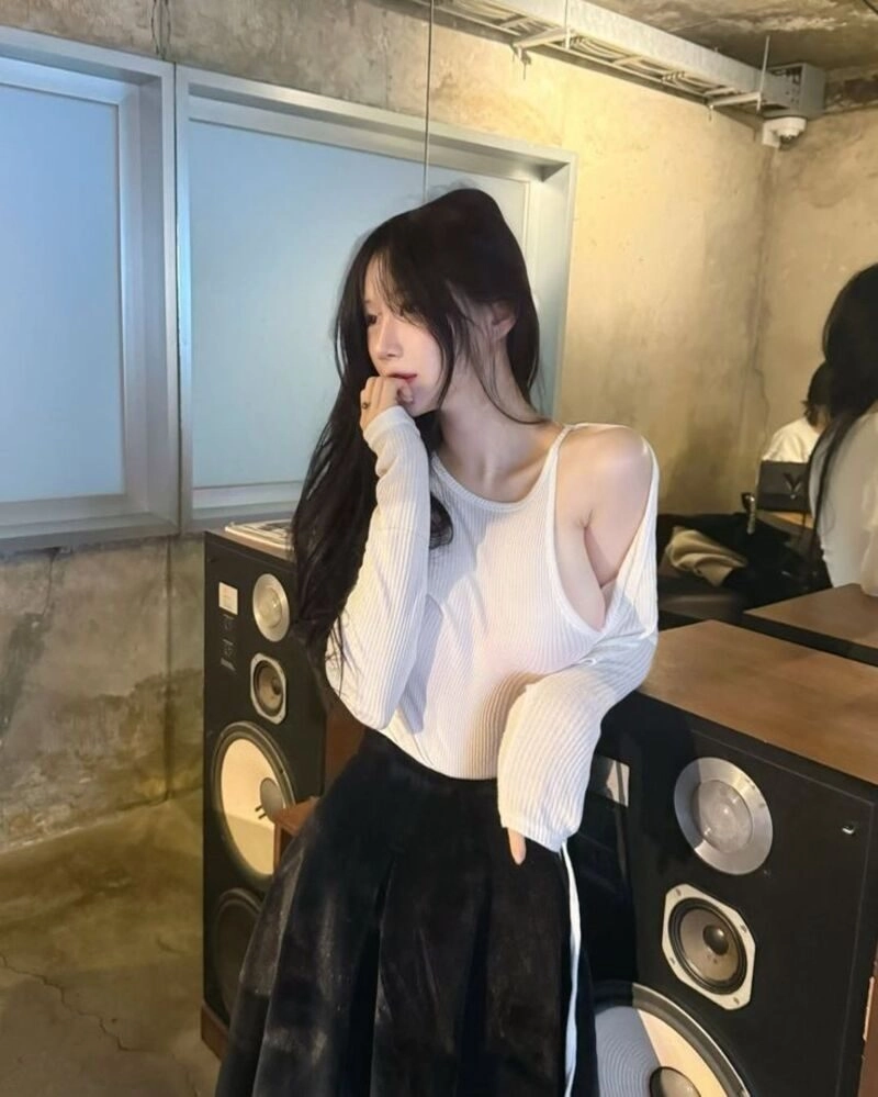 gái mới lớn khoe vú