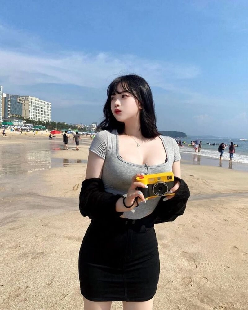 gái mới lớn khoe vú