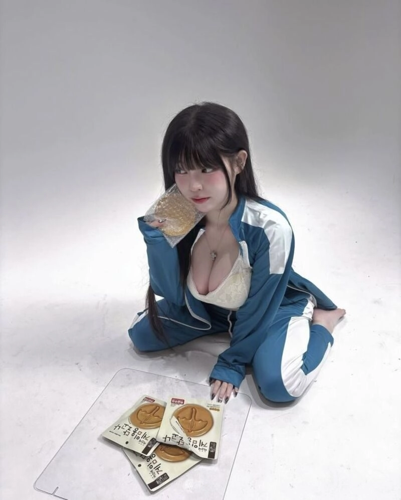 gái mới lớn khoe vú