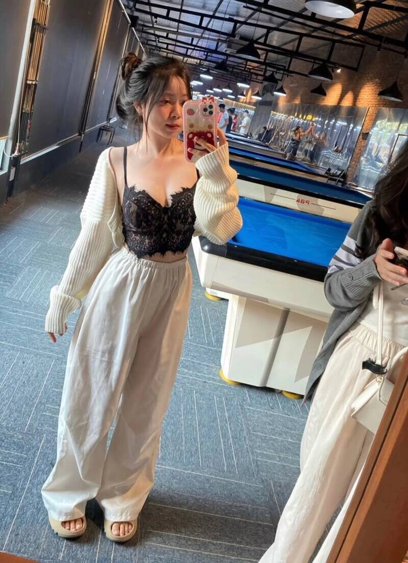 gái mới lớn khoe vú