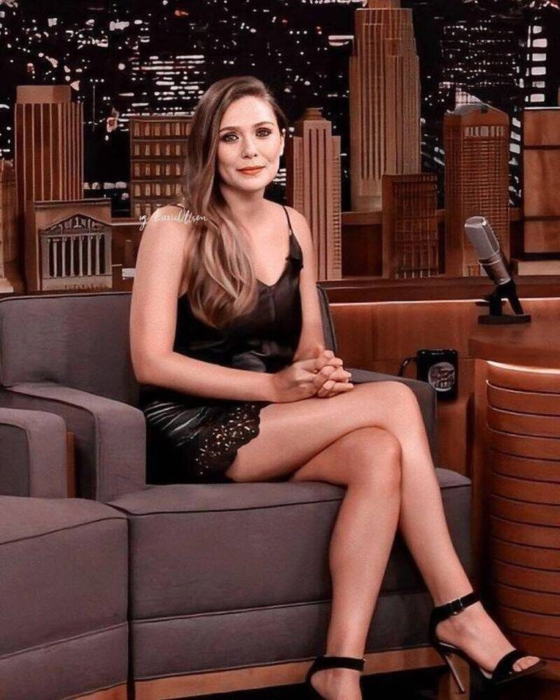 elizabeth olsen bikini