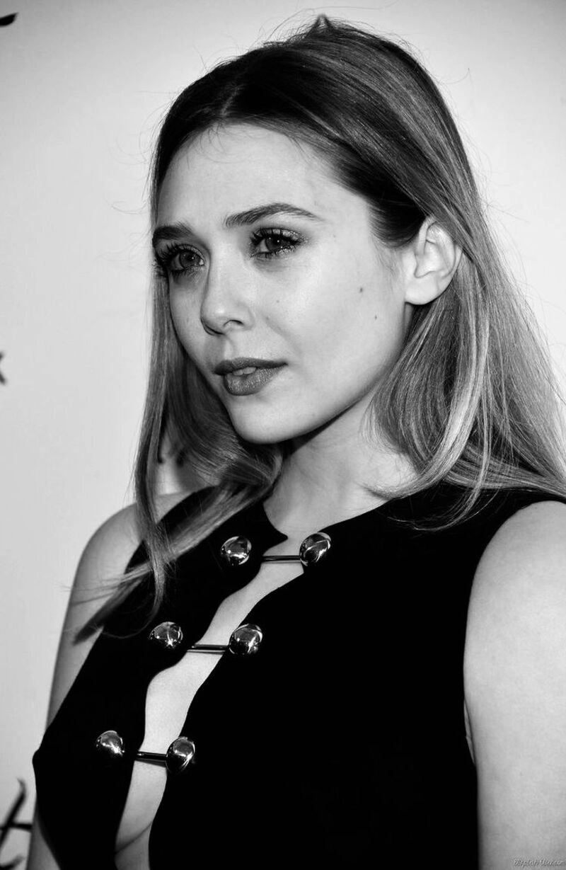 elizabeth olsen sexy