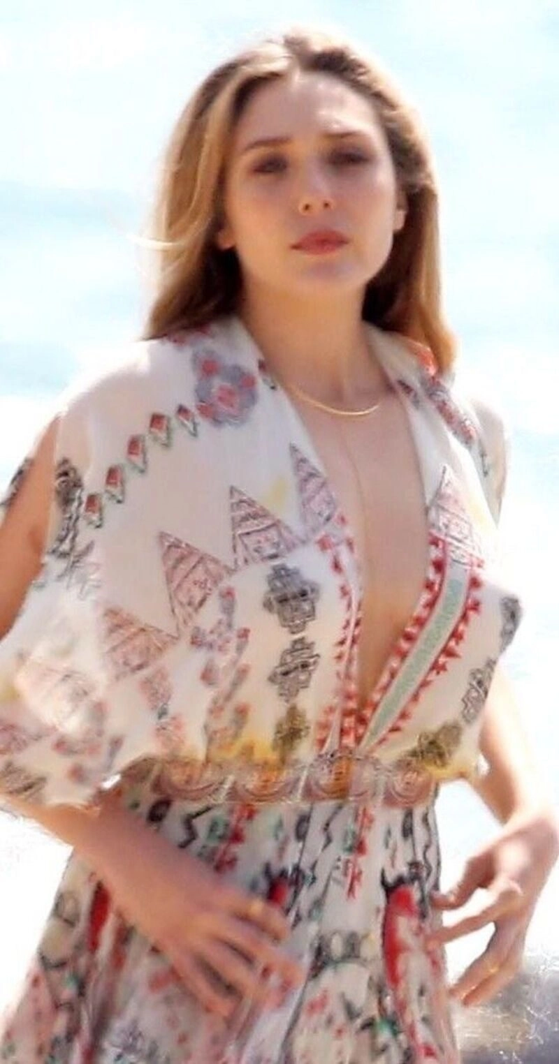 elizabeth olsen bikini
