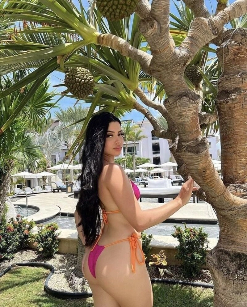 gái xinh khoe hàng