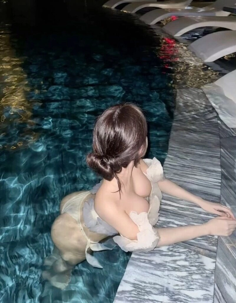 gái xinh khoe hàng