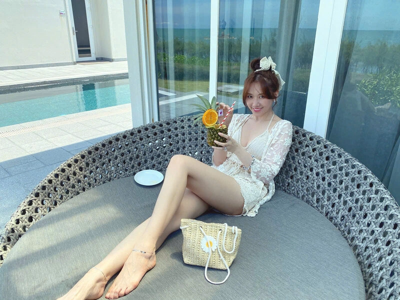 Hình ảnh HariWon mang bikini siêu xinh đẹp