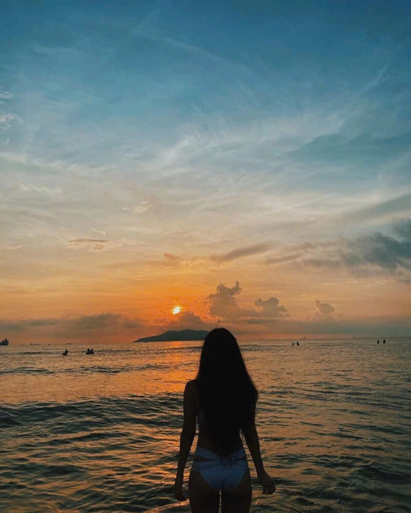 Hình ảnh Gấm Kami che mặt sau lưng