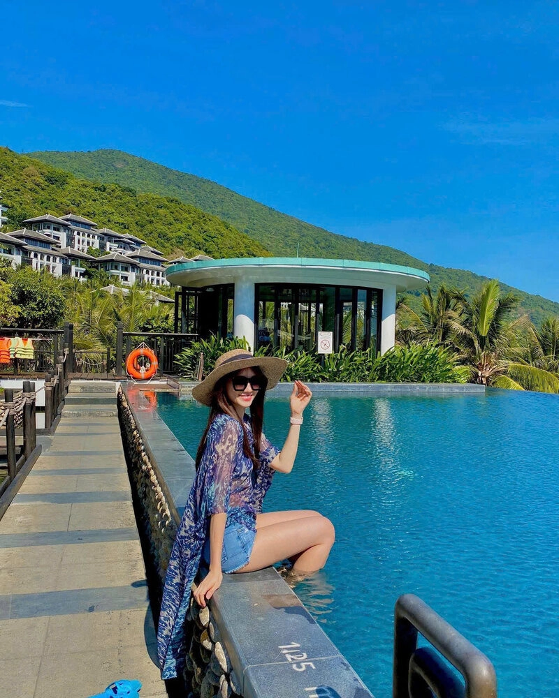 Hình ảnh HariWon mang bikini siêu xinh đẹp và quyến rũ