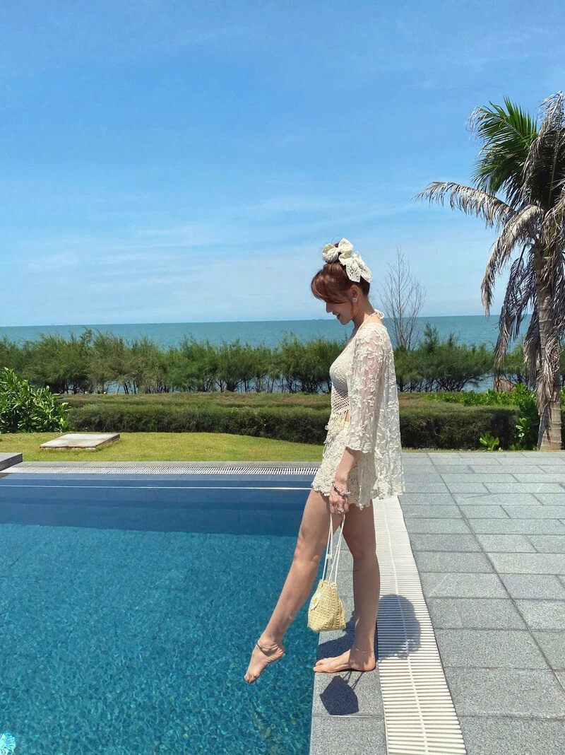 Hình ảnh HariWon mang bikini siêu xinh đẹp và quyến rũ