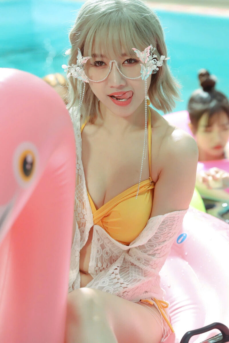 Hình ảnh HariWon mang bikini siêu xinh đẹp
