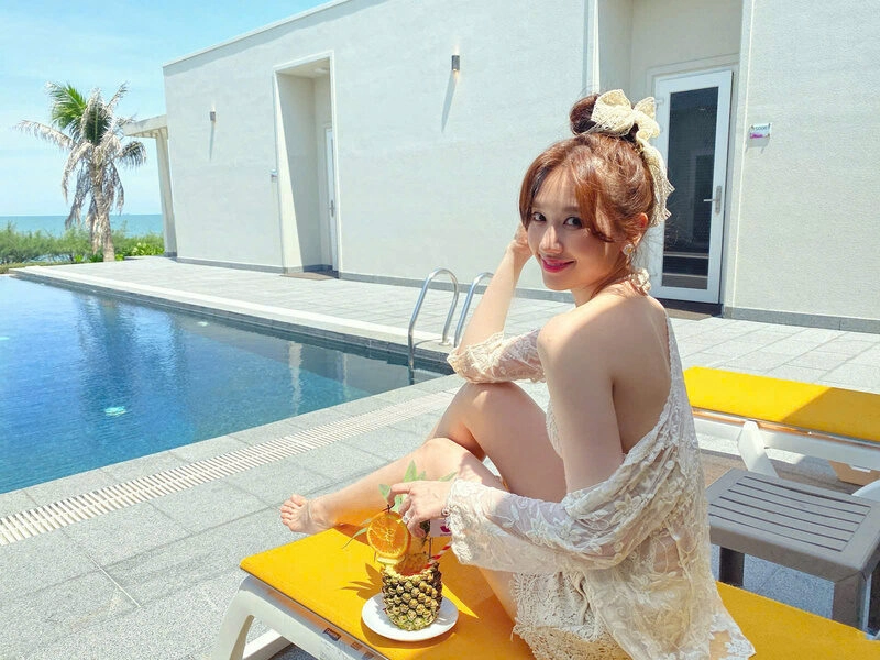 Hình ảnh HariWon mang bikini siêu xinh đẹp và quyến rũ
