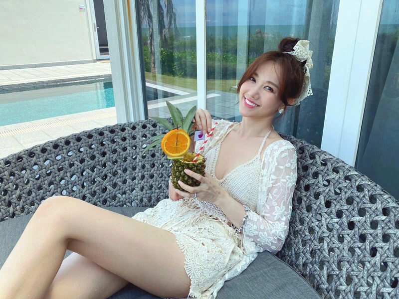 Hình ảnh HariWon mang bikini siêu xinh đẹp và quyến rũ