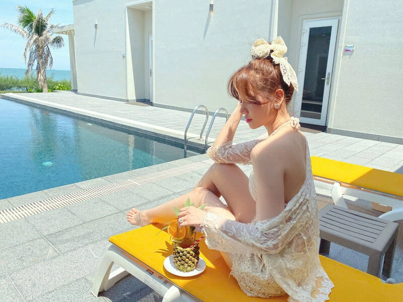 Hình ảnh HariWon mang bikini siêu xinh đẹp và quyến rũ