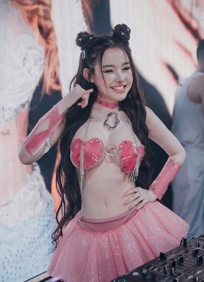 Hình ảnh Ngân 98 nude sexy nóng bỏng xinh
