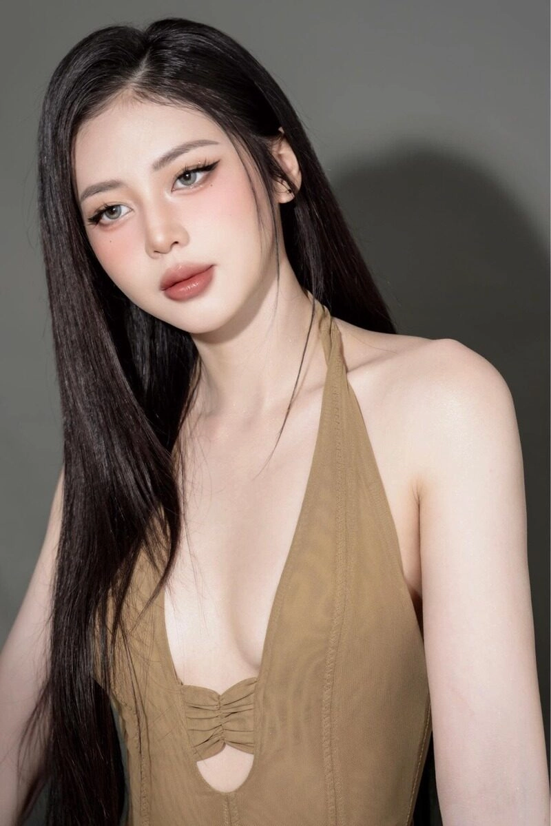 liz kim cương bikini