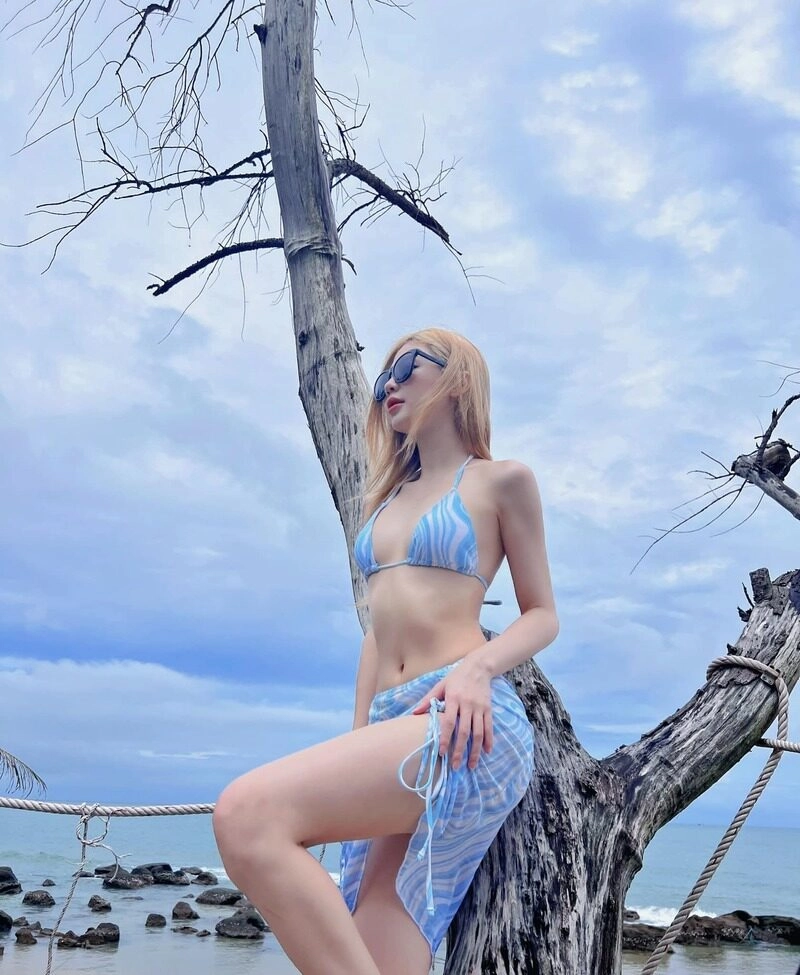 liz kim cương bikini