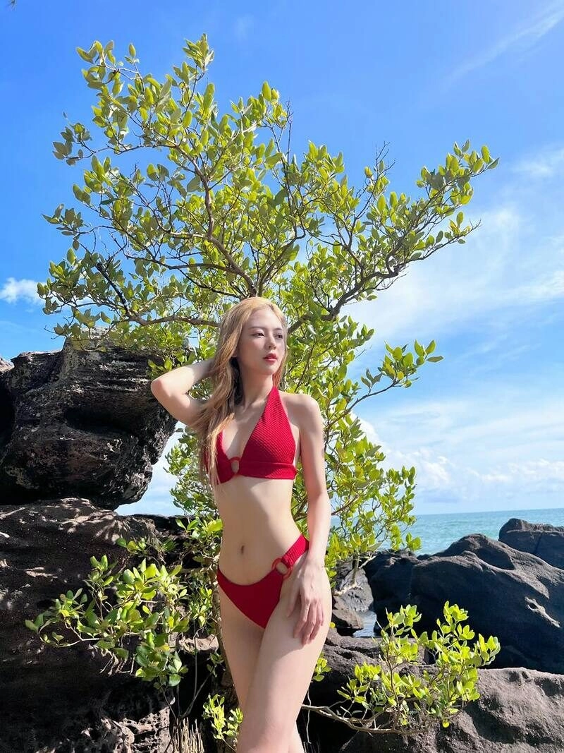 liz kim cương bikini