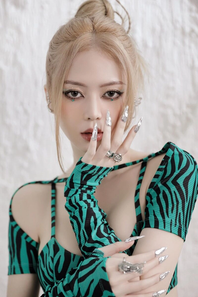 liz kim cương bikini