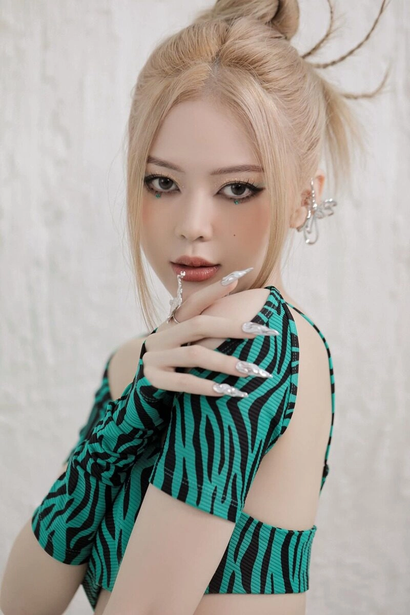 liz kim cương bikini