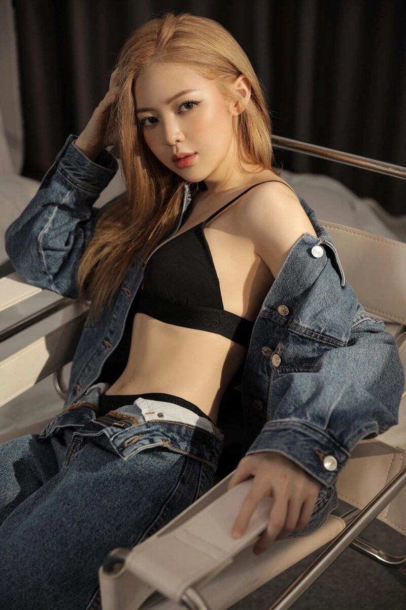 liz kim cương bikini